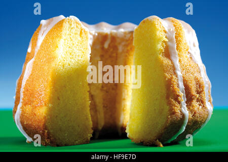 Torta al limone con glassa di zucchero Foto Stock