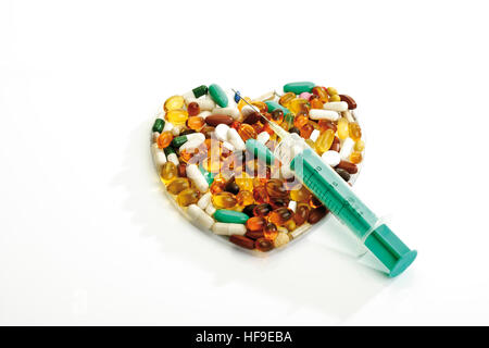 Pills formata a forma di cuore, siringa Foto Stock