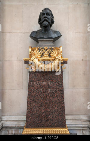 Busto di Theophil Hansen, danese architetto austriaco, 1813-1891, nella parte anteriore del parlamento austriaco, Vienna, Austria Foto Stock