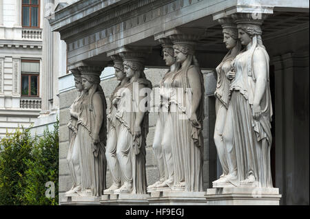 Cariatidi sul Parlamento austriaco edificio, inaugurato nel 1883, Vienna, Austria Foto Stock