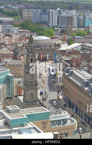 Angolo di alta vista di leeds chiesa della Santa Trinità e la trinità center e il corn exchange Yorkshire Regno Unito Foto Stock