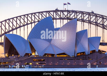 Sydney, lo skyline della citta' al tramonto, Australia Foto Stock