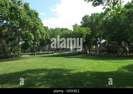 Parco al di fuori del Palazzo Topkapi ad Istanbul in Turchia Foto Stock