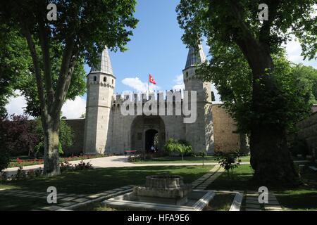 Il Topkapi Palace Museum di Istanbul - La porta di Salutation è l'ingresso principale Foto Stock
