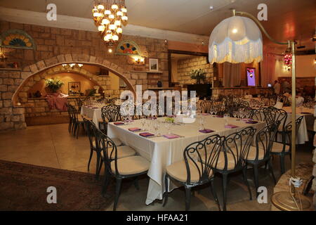 Accesa atmosferica ristorante interno Foto Stock