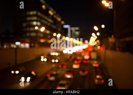 Strada di notte con macchine , le luci Foto Stock
