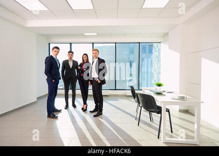 La gente di affari team che lavora in un ufficio moderno Foto Stock