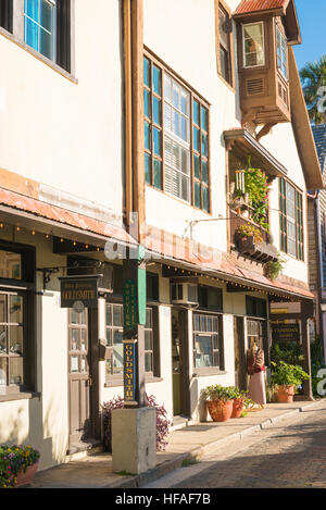 USA Florida sant Agostino tipica casa coloniale con balcone in legno Piante pentole shop negozio souvenir turistici memorabilia Foto Stock