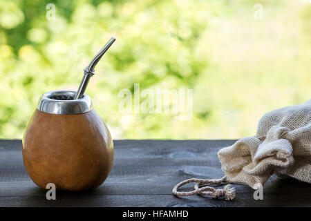 Yerba mate in zucca matero con lino Foto Stock