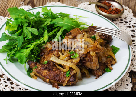 Fegato di vitello con rucola guarnire Foto Stock