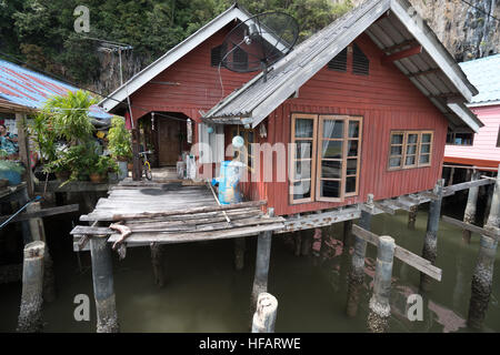 Casa del pescatore in Koh Panyee, Ao Phang nga National Park. "Musulmano ea zingaro' villaggio di pescatori Foto Stock