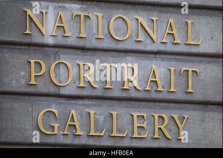 Il segno della National Portrait Gallery di Londra. Foto Stock