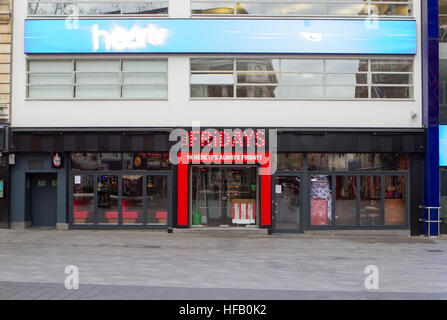 Vista generale GV di TGI Fridays ristorante, 30 Leicester Square, London WC2H 7JZ Foto Stock