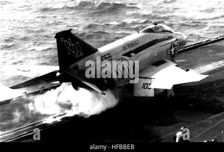 F-4N di VF-51 lanciando dal USS FD Roosevelt (CV-42) c1976 Foto Stock