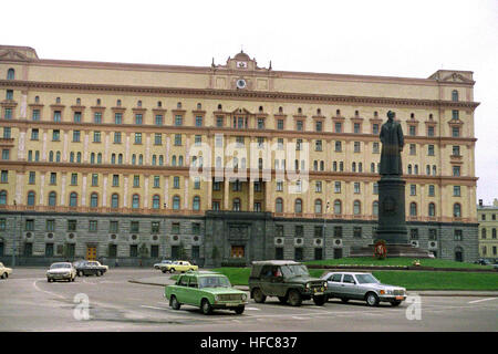 Vista degli uffici del KGB sovietico della polizia di stato situato sul cerchio Dzerzhinski, a pochi isolati dalla Piazza Rossa. KGB sovietico della polizia di stato edificio, 1985 Foto Stock