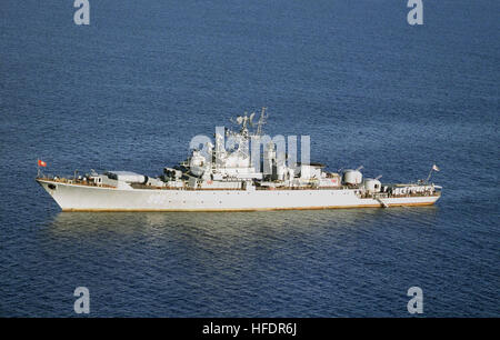 Una trave porta vista di un sovietico Krivak I classe missile frigate. Bezukoriznennyy Foto Stock