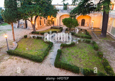 Roma, Italia - 31 ottobre 2016: cortile dei Musei Capitolini nel Palazzo dei Conservatori (Palazzo dei Conservatori) in Roma. Arte e archeologica Foto Stock