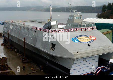 050204-N-7676W-193, Whidbey Island (feb. 4, 2005) - Il litorale Craft-Experimental superficiale (X-Craft), battezzato mare Fighter (FSF 1), a Nichols Bros. I fabbricanti di imbarcazioni di Freeland, Whidbey Island, nello Stato di Washington, sarà utilizzato per valutare le prestazioni di idrodinamica, comportamento strutturale, missione la flessibilità e il sistema di propulsione ad alta velocità di navi. La X-Craft è una ad alta velocità catamarano in alluminio che si prova una varietà di tecnologie che consentiranno di Marina di operare più efficacemente nel litorale o near-shore acque. Stati Uniti Navy foto da John F. Williams (rilasciato) Navy US 050204-N-7676W-193 egli li Foto Stock