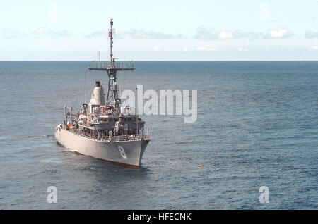 050506-N-8252B-136 San Diego e vitello. (06 maggio 2005) - La miniera warfare contromisura nave USS Dévastateur (MCM 6) partecipa a una patria marittima di sicurezza e di difesa esercizio vicino ai porti di Los Angeles e Long Beach, California, con gli Stati Uniti Coast Guard (USCG). L'esercizio di nome schermo di piombo III / Roguex V, sarà caratterizzato da una significativa partecipazione da parte della comunità e includerà 19 USCG e comandi della marina militare, di sei navi, sette aerei e 24 organizzazioni interagenzie per un totale di circa 1.200 personale. I due componenti principali di esercizio sono di schermo di piombo, quali esercizi anti-mine wa Foto Stock