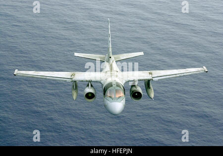 031020-N-1974ES-012 Oceano Pacifico occidentale (ott. 20, 2003) -- Un S-3B Viking assegnato all'ÒDragonfiresÓ di mare Control Squadron ventinove (VS-29), vola sopra l'Oceano Pacifico occidentale durante le operazioni di volo. La Nimitz Carrier Strike gruppo e Carrier aria Wing undici (CVW-11) sono distribuite per il Pacifico occidentale. Stati Uniti Navy foto di PhotographerÕs Mate 3° di classe Kristi J. Earl. (Rilasciato) Navy US 031020-N-1974E-012 S-3B Viking assegnato all'Dragonfires di mare Control Squadron ventinove (VS-29) Foto Stock