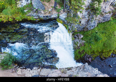 Vista della parte superiore del Tumalo cade su Tumalo Creek, vicino a Bend, Oregon. Foto Stock