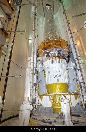 STS-93 Payload Bay chiusura sportello 000854 Foto Stock