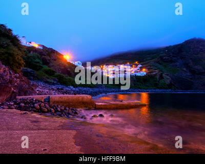 Portogallo Azzorre, Corvo, Twilight vista della Vila do Corvo. Foto Stock