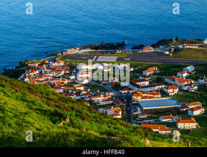 Portogallo Azzorre, Corvo, vista in elevazione della Vila do Corvo. Foto Stock