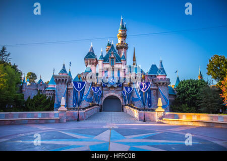 Disneyland sessantesima festa, questo anno Disneyland celebra il suo sessantesimo anniversario di stato aperto. Foto Stock