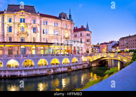 Lubiana riverfront architettura vista serale, capitale della Slovenia Foto Stock