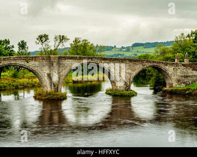 Regno Unito, Scozia, Stirling, vista del vecchio ponte di Stirling. Foto Stock