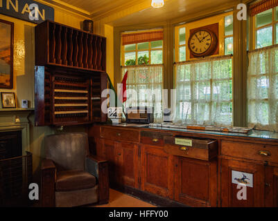 Regno Unito, Scozia, altopiani, Glenfinnan, vista interna della stazione museo. Foto Stock