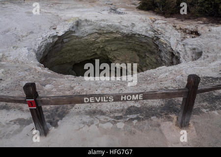 I diavoli Home, Wai-O-Tapu, geo-sorgenti termali. Rotorua, Isola del nord, Nuova Zelanda. Foto Stock