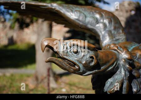 Statua di aquila di bronzo. A Uzhorod Foto Stock