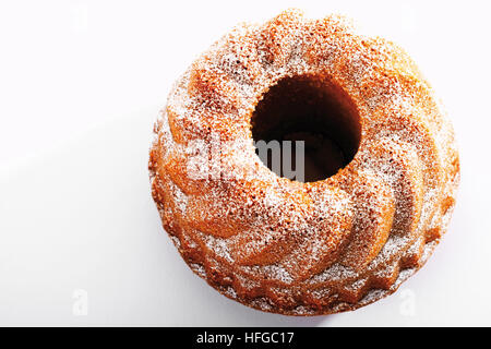 Torta di Bundt spolverati con zucchero a velo Foto Stock