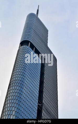 Torre Zefing il più alto edificio in Nanjing, Cina e il tredicesimo edificio più alto del mondo a 450 metri. Foto Stock