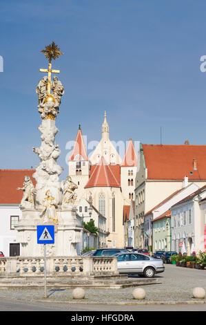 Eggenburg: Colonna della Peste sulla piazza principale e la Pfarrkirche St. Stephan, Weinviertel, Niederösterreich, Austria Inferiore, Austria Foto Stock