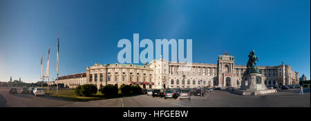 Wien, Vienna: Neue Burg (l'ala sud-est di Hofburg) con una statua del Principe Eugenio, Wien, Austria Foto Stock