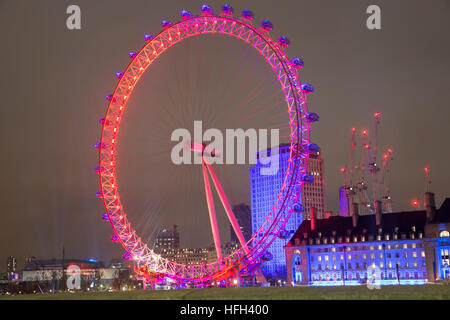 Londra, UK, 31 dicembre 2016,London Eye illuminato in vista del Capodanno fuochi d'Artificio©Keith Larby/Alamy Live News Foto Stock