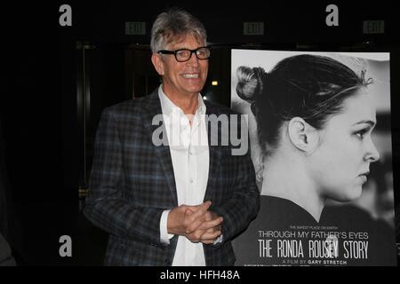 Hollywood, California, USA. 30 Dic, 2016. Ho15872CHW.Hollywood Premiere Screening di ''Attraverso mio padre agli occhi: La Ronda Rousey Story'' Un film documentario di Gary Stretch .cinese TCL 6 teatri, Hollywood, CA.12/30/2016.ERIC ROBERTS . © Clinton H.Wallace/Photomundo International/ Foto Inc © Clinton Wallace/Globe foto/ZUMA filo/Alamy Live News Foto Stock