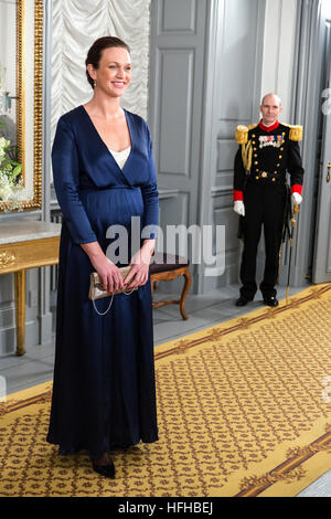 Copenhagen, Danimarca. 01 gen 2017. Il Ministro per l'istruzione Merete Riisager arriva alla regina Margrethe di Danimarca è di Nuovo Anno di ricezione a Amalienborg a Copenaghen. © OJPHOTOS/Alamy Live News Foto Stock