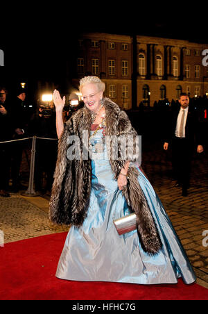 Copenhagen, Danimarca. 01 gen 2017. La regina Margrethe di Danimarca assiste i nuovi anni di ricezione presso il cristiano VII il Palazzo di Amalienborg a Copenaghen, 01 gennaio 2017./ - nessun filo servizio- foto: Albert Nieboer/RoyalPress/dpa © dpa picture alliance/Alamy Live News Foto Stock