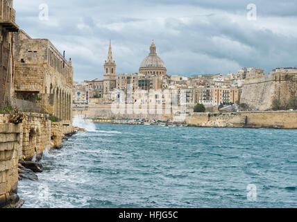 Vista verso la storica città di Valletta, Malta Foto Stock