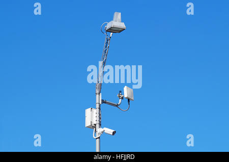 Chiudere l immagine di CCTV videocamera di sicurezza fissata ad un palo metalic . Foto Stock