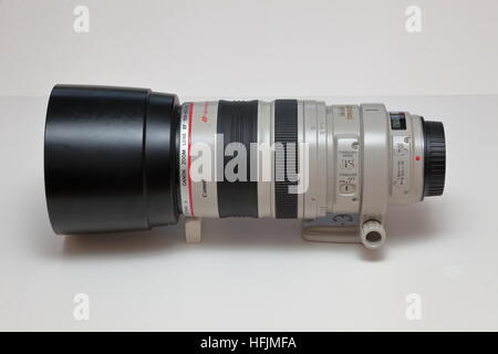Canon EF 100-400mm Potente teleobiettivo zoom con cappa - per full frame fotocamere DSLR - da circa 1998 Foto Stock