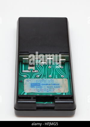 Sinclair Cambridge calcolatore elettronico che mostra la parte inferiore del vano della batteria / camera e contatti Foto Stock
