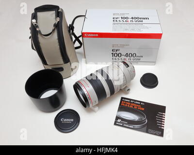 Canon EF 100-400mm teleobiettivo zoom con cappucci lente e il cofano, custodia, contenitore di magazzinaggio e libretto di istruzioni - da circa 1998 Foto Stock