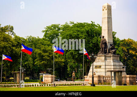 Bandiere, marines e Monumento a Rizal Park, Luneta, Manila, Filippine Foto Stock