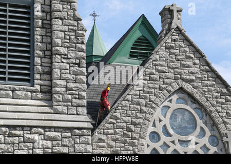 Il lavoro del tetto al Trinity chiesa episcopale Foto Stock