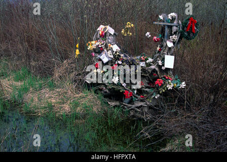 Strada Memorial Santuario e omaggio per la vittima ucciso nel fatale incidente di automobile Foto Stock